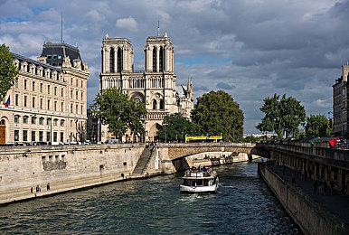 真人互动恐怖游戏《夜书》今日发售 首发特惠促销